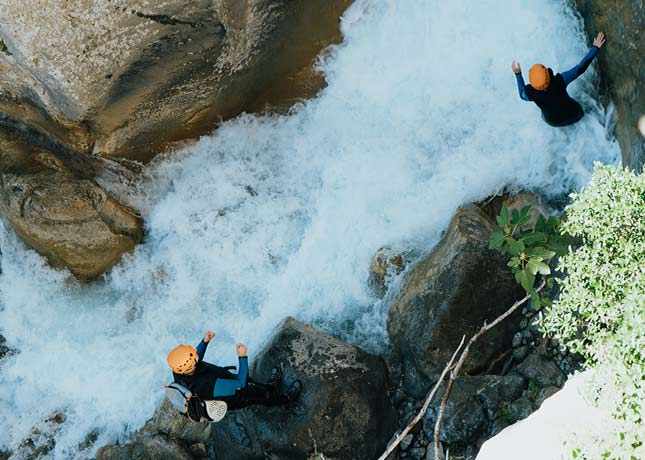 activite-insolite-montagne-canyoning